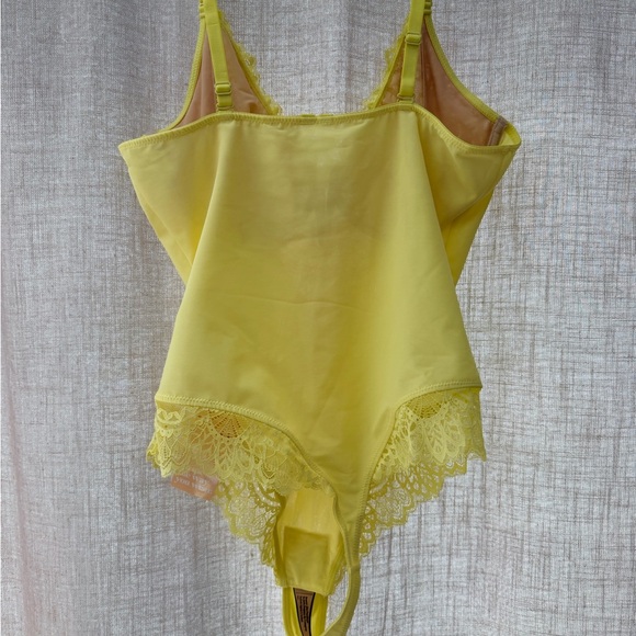 NWT Populish Yellow Lace Bodysuit - Picture 3 of 4